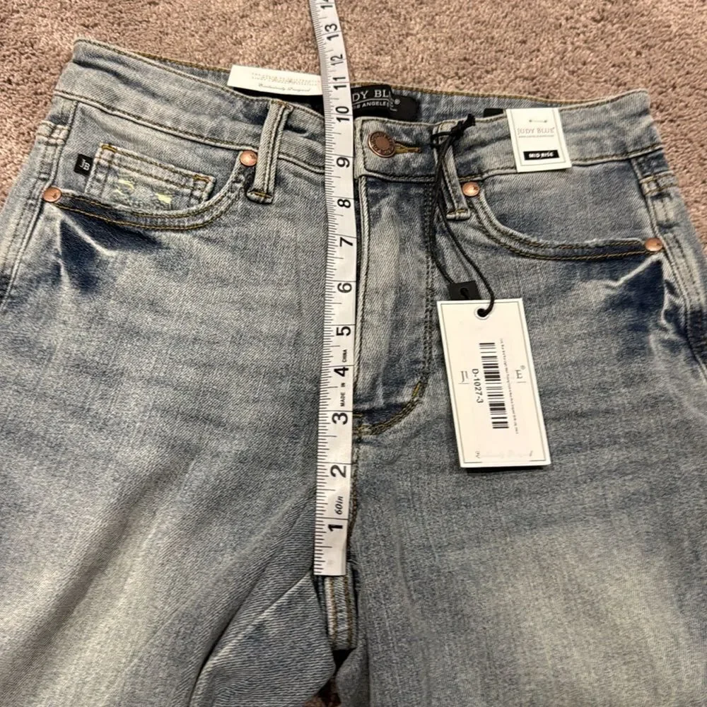 Judy blue! Tummy control mid rise wide leg crop with stretch! 3/26